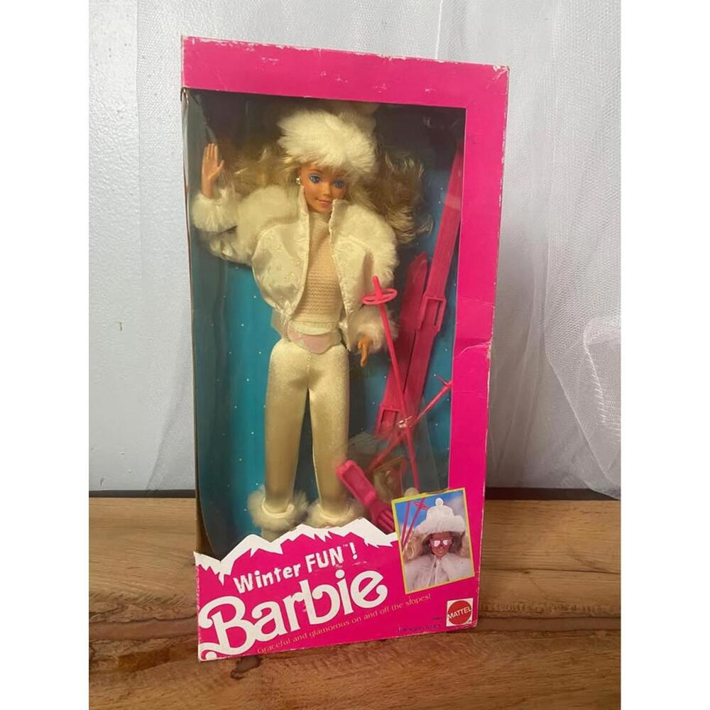 Vintage 1990 Winter Fun Barbie Doll No. 5949